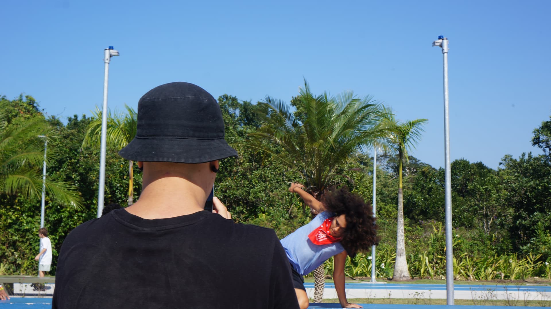 Captação de um movimento esportivo ao ar livre durante o festival Fera Extreme